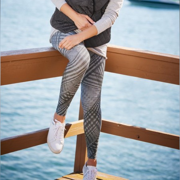 SOFT SURROUNDINGS Trippant Black Must-Have Anyas Leggings - Picture 1 of 6